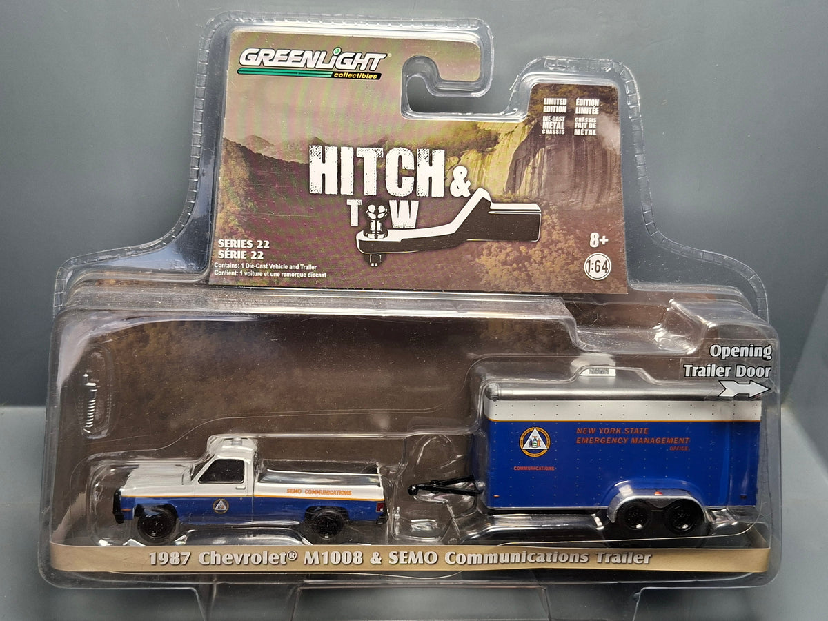 Greenlight Hitch & Tow 1987 Chevrolet M1008 & Semo Communications Trailer (CT04)