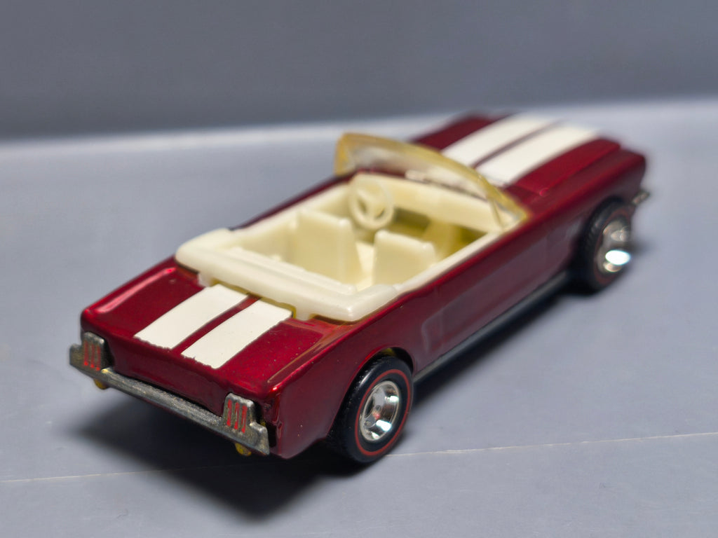 Hot Wheels Treasure Hunt 65 mustang convertible 2009-043 (A07)