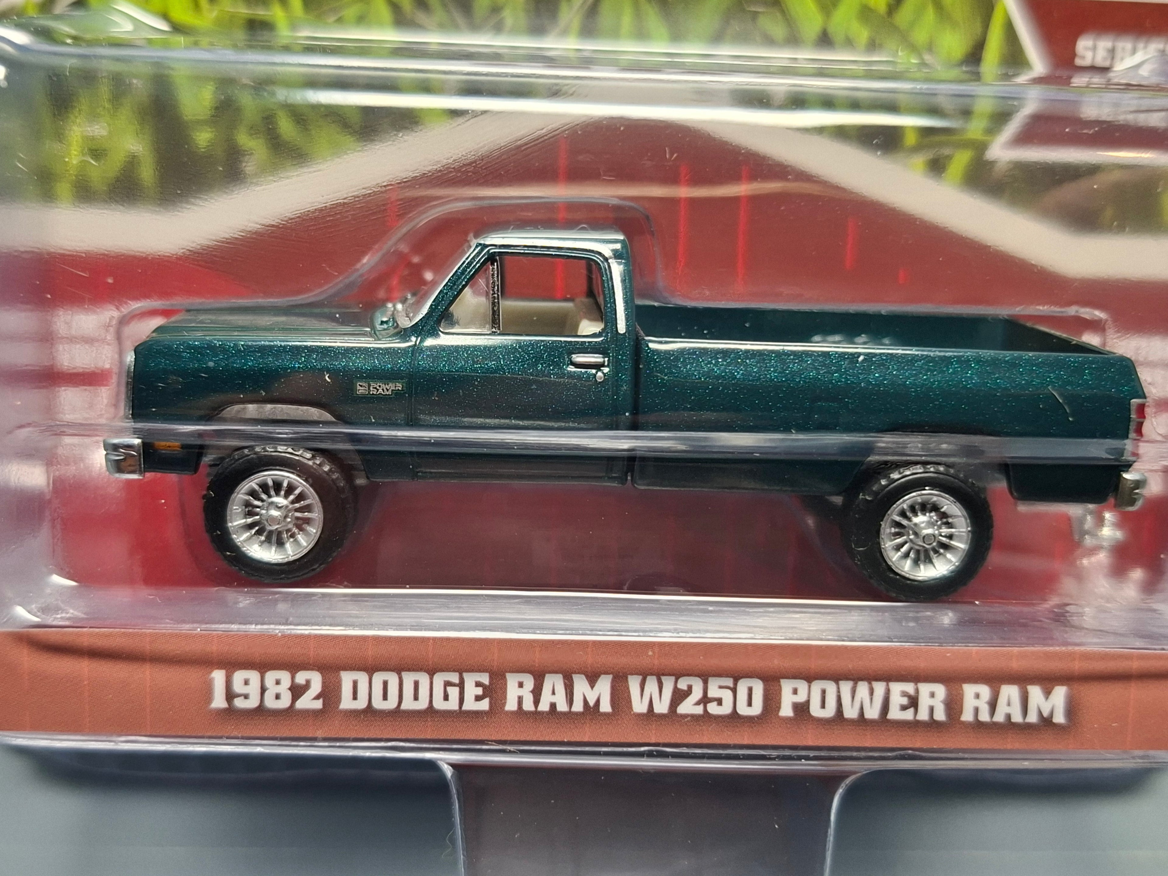 Greenlight  2024 Down ont 1/64 2024 Down on the Farm Series 9 1982 Dodge Ram W250 Power Ram in Seaspray Green (NG52)