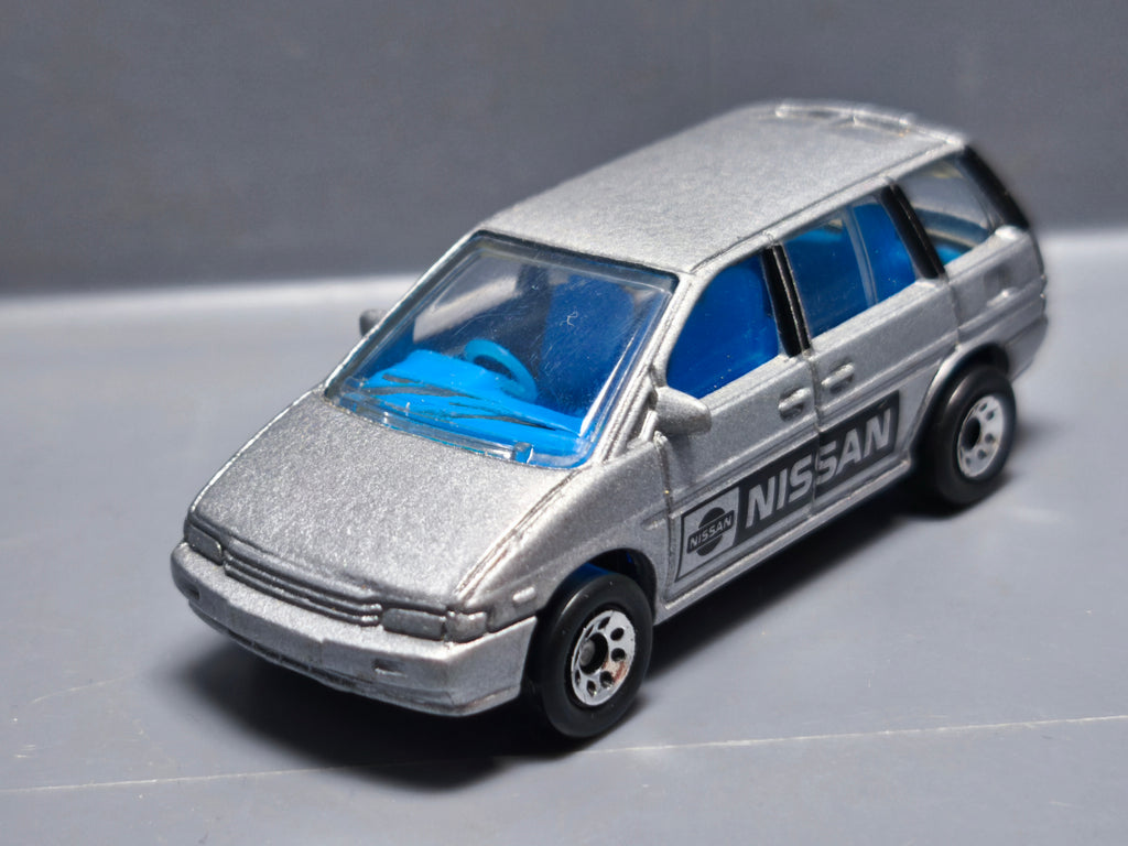 Matchbox 1992/93 mainline  Nissan prairie  (A30)