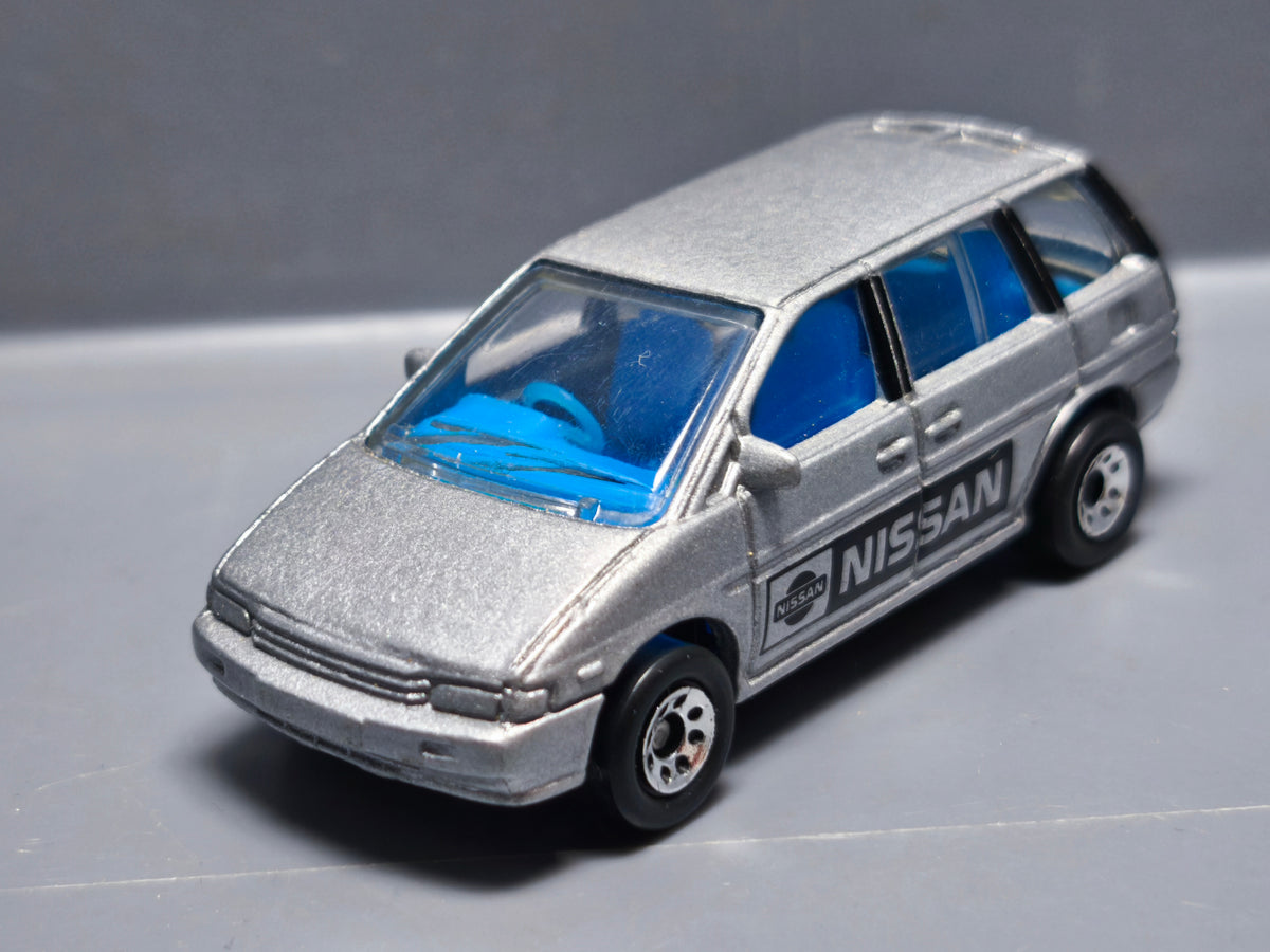 Matchbox 1992/93 mainline  Nissan prairie  (A30)