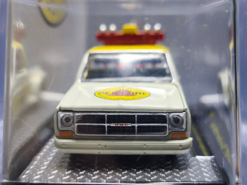M2 Machines Hobby Exclusive 1975 GMC Sierra Grande 15 Tow Truck Penzoil (NG10)