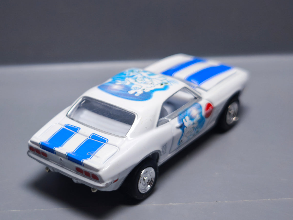 Johnny Lightning 2004 Coca-Cola holiday ornament  1969 Chevy camaro  (A33)